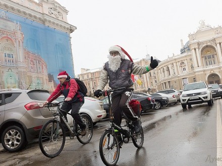 Рождественский велопробег Дедов Морозов прошел в Одессе 21:18 Слепым и психически больным в РФ запретили управлять автомобилем