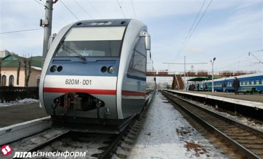 Укрзализныця назначила 15 дополнительных поездов на праздники