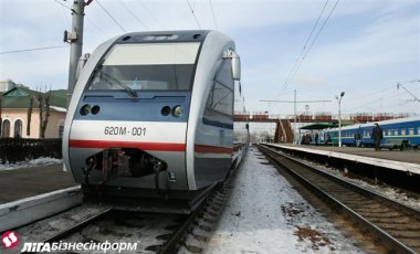 Укрзализныця назначила 15 дополнительных поездов на праздники Укрзализныця назначила 15 дополнительных поездов на праздники