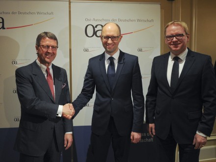 Яценюк в Берлине обсудил двусторонние экономические проекты с представителями немецких деловых кругов