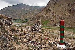 В Таджикистане микроавтобус сорвался с 50-метровой высоты, погибли 11 человек