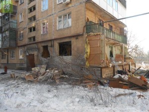В Донецке снаряд попал повторно одну и ту же квартиру (фото)