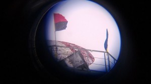 На метеостанции донецкого аэропорта появился красно-черный флаг (фотофакт)