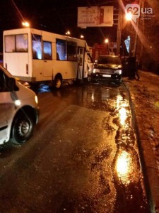 Джип с террористами врезался в маршрутку с пассажирами в Донецке (фото, видео, 18+)