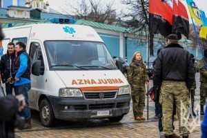 Польские волонтеры подарили бойцам полка «Азов» реанимобиль (фоторепортаж)