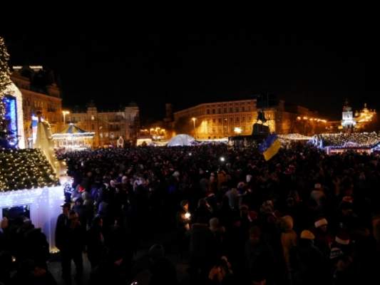 40 тыс. киевлян и гостей столицы встретили Новый год на Софийской площади (фото)