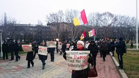 В Одессе протестующие против отключения света перекрыли две улицы