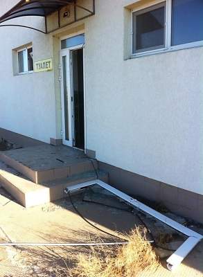 Опубликованы фото разграбленных туалетов и кафе с полуострова Чонгар, где «хозяйничали» российские военные