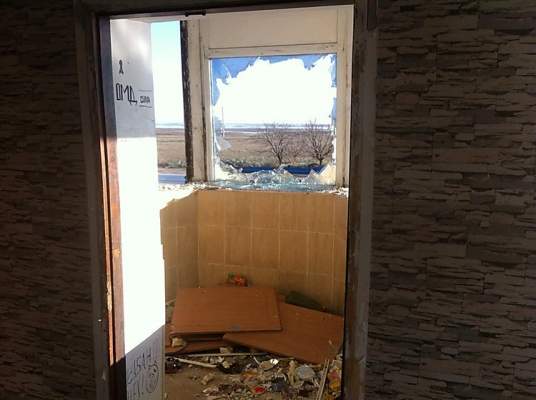 Опубликованы фото разграбленных туалетов и кафе с полуострова Чонгар, где «хозяйничали» российские военные