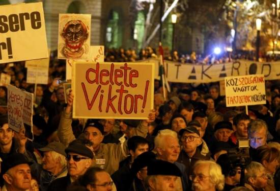 Венгры протестуют против политики сближения с Россией (Видео)