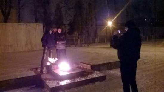 Новый год в Борисове: нас обыскали, но праздника не показали