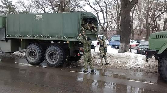 В Одессу прибыли военные с оружием, которые будут отныне патрулировать улицы города