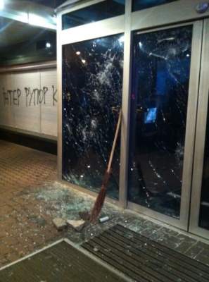 Телеканал Интер заявил, что на его офис в центре Киева напали