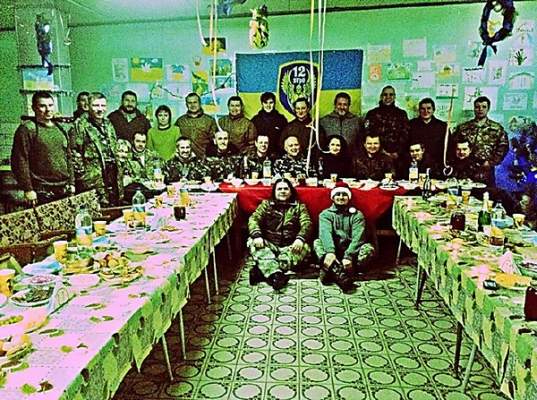 Новый год в зоне АТО: снеговики с автоматами, украшенные патронами елки и «Дед Москаль»