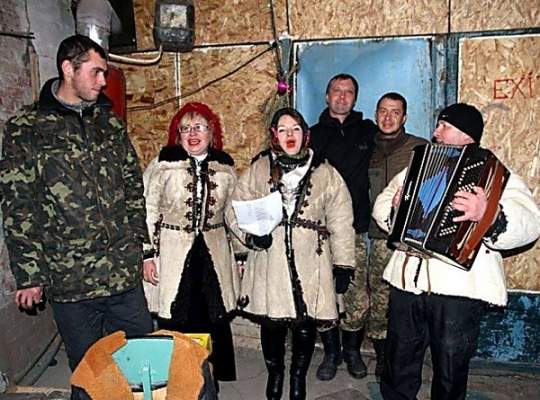 Новый год в зоне АТО: снеговики с автоматами, украшенные патронами елки и «Дед Москаль»