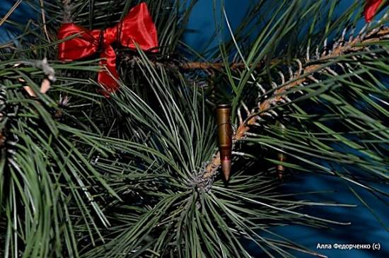 Новый год в зоне АТО: снеговики с автоматами, украшенные патронами елки и «Дед Москаль»