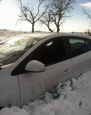 В результате снежной стихии десятки автовладельцев стали жертвами мародеров