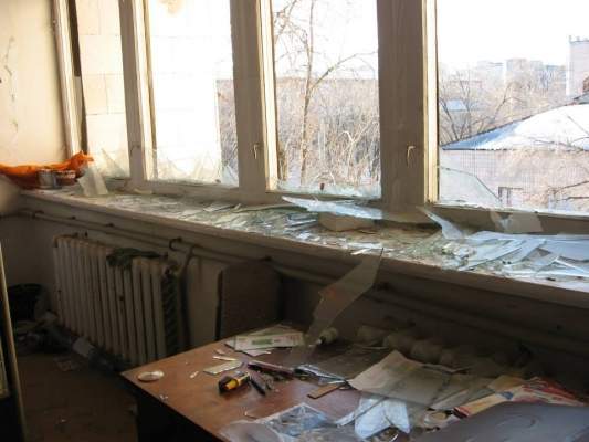 Луганск: научная библиотека ВНУ им. Даля после ухода боевиков (фоторепортаж)