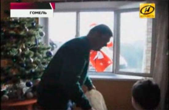 Дед Мороз - альпинист поздравлял гомельчан с Новым годом