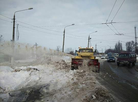 В Николаеве расчищать дороги от снежных завалов будет техника, предназначенная для уборки в аэропортах