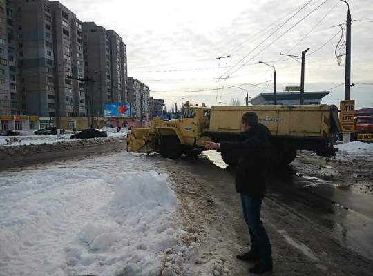 В Николаеве расчищать дороги от снежных завалов будет техника, предназначенная для уборки в аэропортах