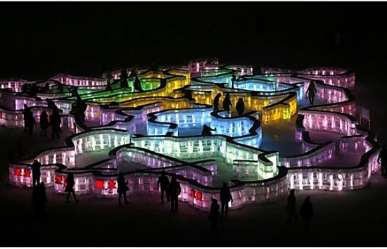 Фантастические ледяные замки и скульптуры из снега появились в китайском Харбине