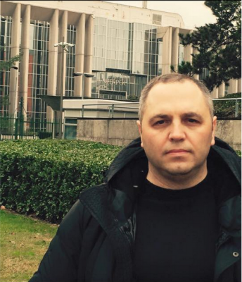 Портнов опубликовал свое фото на фоне штаб-квартиры Интерпола в Лионе