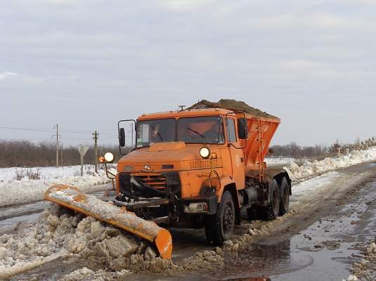 На нескольких участках дорог в Николаевской области движение транспорта до сих пор затруднено