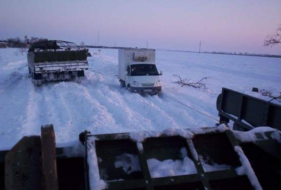 ГосЧС: Из снежных заносов с 29 декабря освободили более 6,5 тыс. машин