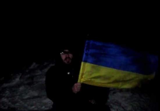 Россиянин в новогоднюю ночь установил украинский флаг на самой высокой горе Крыма