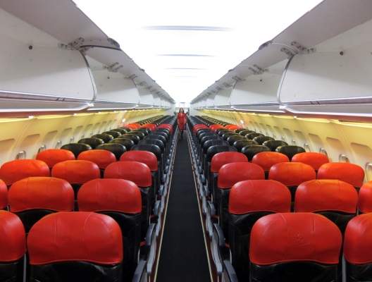 Спасатели продолжили поиски "черных ящиков" самолета AirAsia