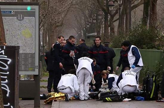 В Париже террористы напали на офис журналистов - погибло 11 человек