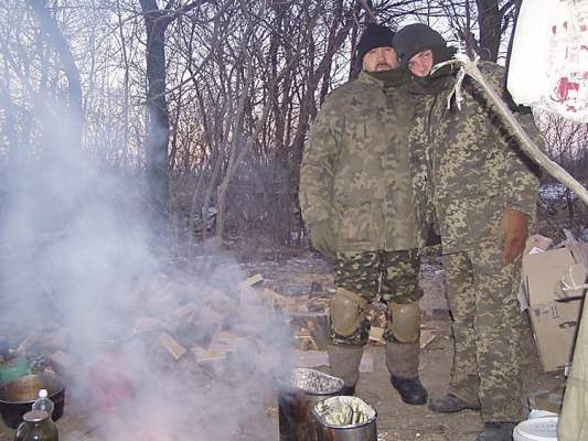 Николаевский десантник показал, как батальон «Феникс» встречал Новый год в окопах на передовой