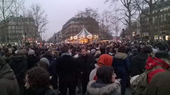 В Париже началась акция в память о погибших в результате теракта
