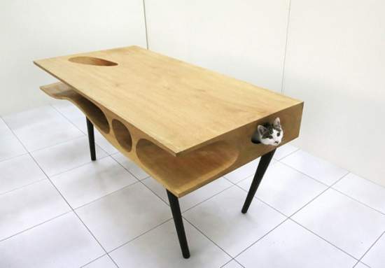 Китайский дизайнер создал стол для кота