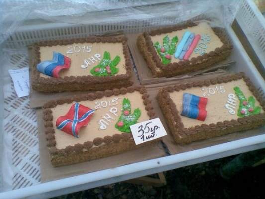 Фотофакт: в Луганске продают «патриотичные» торты