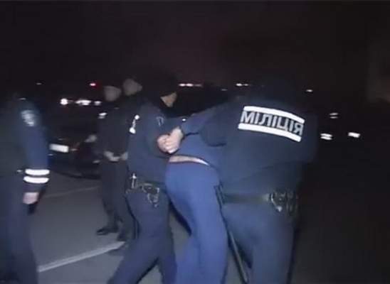 В Киеве милиция задержала парня, угрожавшего прохожим скальпелем