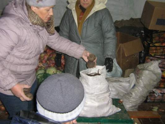 Волонтеры раздали украинскую гуманитарную помощь на оккупированных территориях