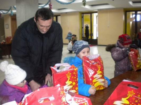 Волонтеры раздали украинскую гуманитарную помощь на оккупированных территориях