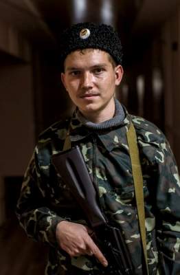 Цена вопроса — 150 тысяч рублей: российский солдат дезертировал в ряды боевиков Стаханова (фото, видео)
