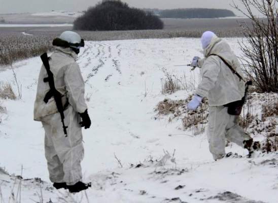 Специалисты ВСУ разминируют освобожденные территории от орудий смерти боевиков (фоторепортаж)