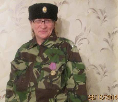 Фотофакт: луганская витренковка, ушедшая в боевики, получила награду от «Новороссии»