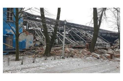 Фотографии разбитого снарядами машиностроительного завода в Ясиноватой