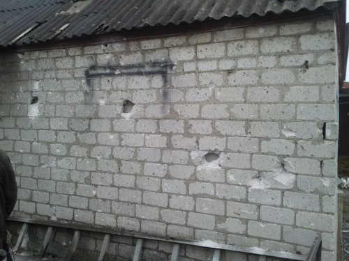 Поселок Мироновский снова под обстрелом — разрушены дома (фото)
