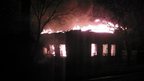 После обстрела в Попасной начались пожары: горел хлебокомбинат и жилые дома (фото)