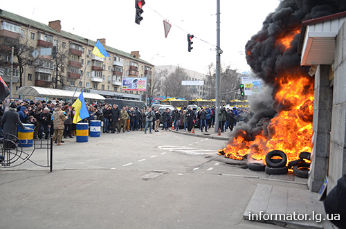 “Київська Русь” і справді потрапила в оточення, а “Айдар” не будуть розформовувати (фоторепортаж з мітингу біля Міністерства оборони)