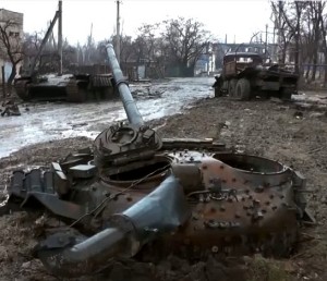Углегорск — город-призрак: разбитая военная техника, разрушенные жилые дома (видео)