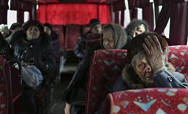 Единственная дорога из Дебальцево обстреливается - правозащитники