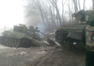 Разбитые российские танки под Дебальцево (фото)