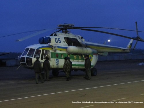 Раненых под Мариуполем пограничников вывезли из зоны АТО на вертолете (фото)
